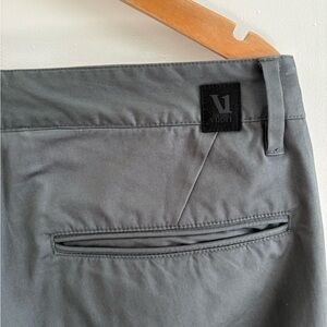 Vuori Collins Chino pant Smoked Beryl dark grey